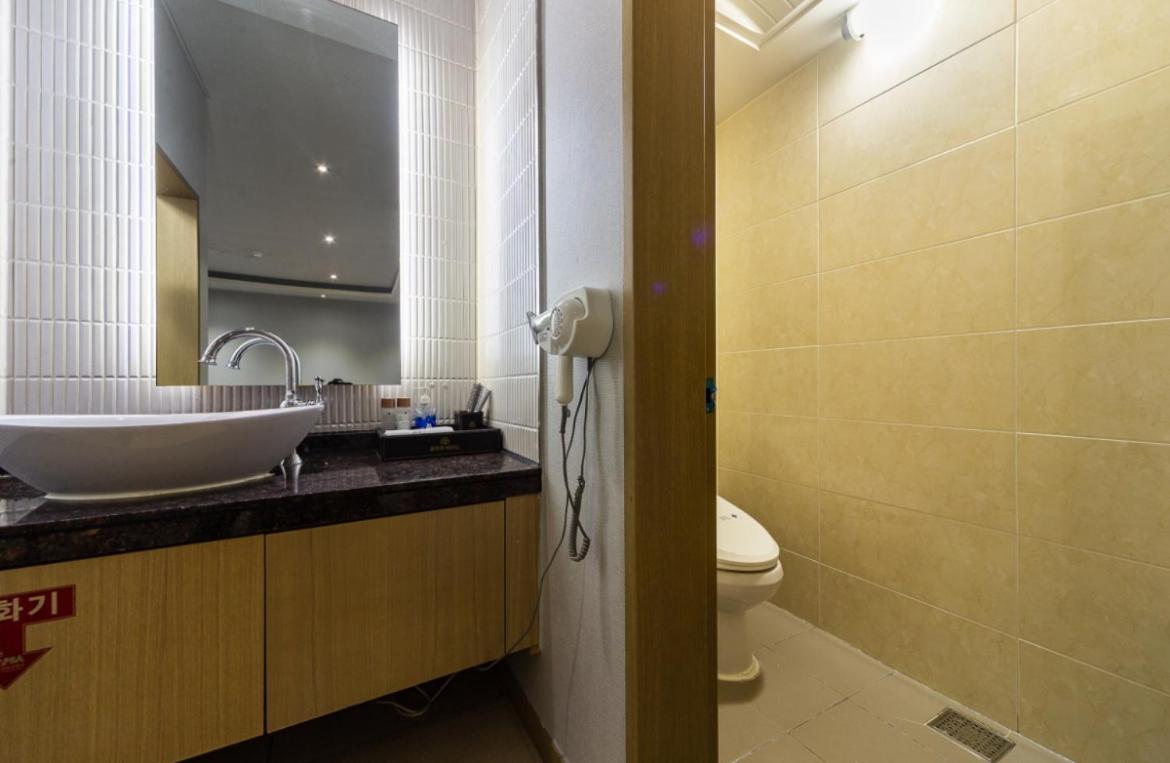 Gallery Hotel Gwangju Metropolitan City Esterno foto